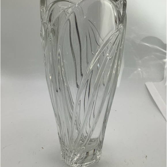 Large 10” Fluted Crystal Vase - Picture 4 of 14